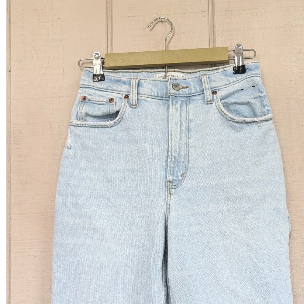 Abercrombie Curve Love 90s Straight Ultra High Rise Carpenter Jeans Light Wash - Picture 4 of 10